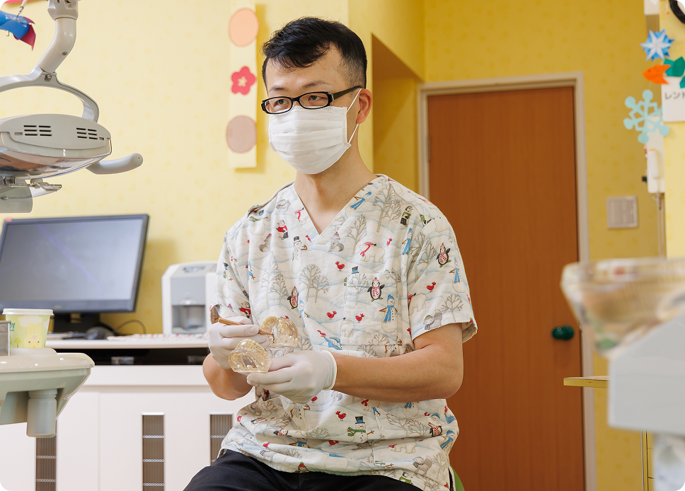矯正治療を担当する歯科医師